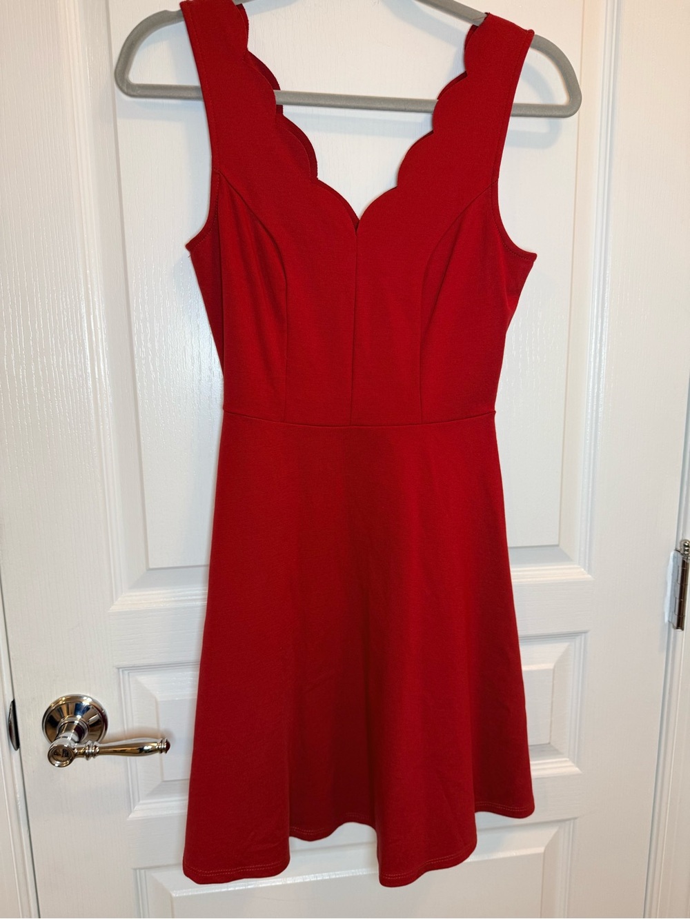 AQUA Red Scalloped Sweetheart Neck Fit & Flare Dress Size Small